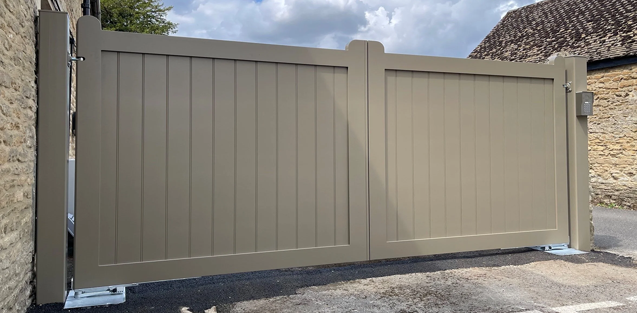 Modern aluminum gate featuring durable, corrosion-resistant construction and sleek aesthetics for stylish residential entryways.